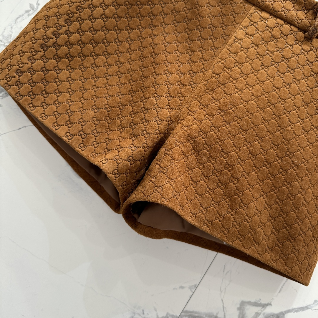 Fashionable P120 high-end single-quality coat for a stylish girl. Features dust-proof bag, deer velvet, and slim fit. - 图片 3