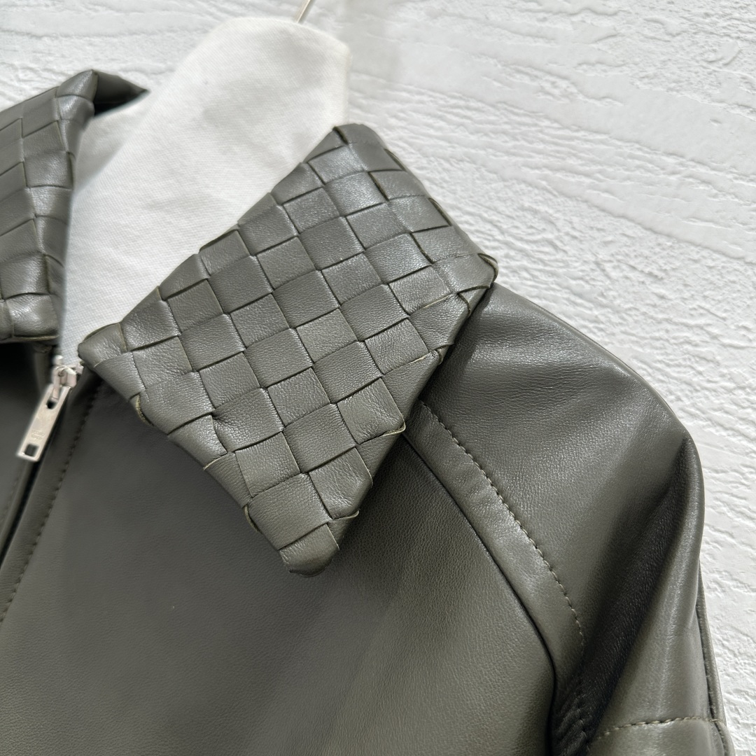 Title: Bottega Veneta First-Rate Female Suit Description Summary: High-quality Bottega Veneta suit with retro-American design, custom ciphers, and precise measurements for a perfect fit. - 图片 4