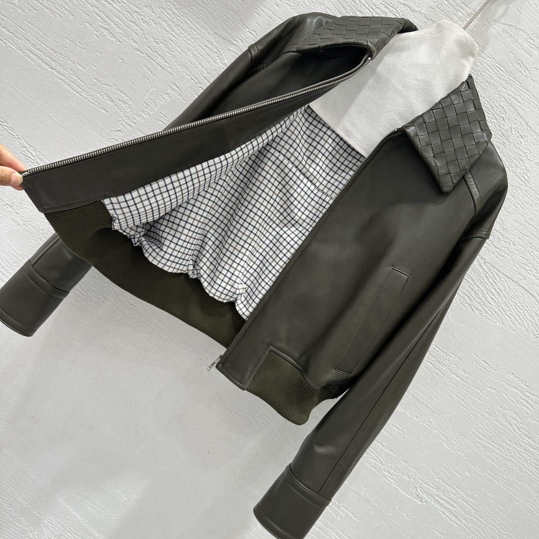 Title: Bottega Veneta First-Rate Female Suit Description Summary: High-quality Bottega Veneta suit with retro-American design, custom ciphers, and precise measurements for a perfect fit. - 图片 9