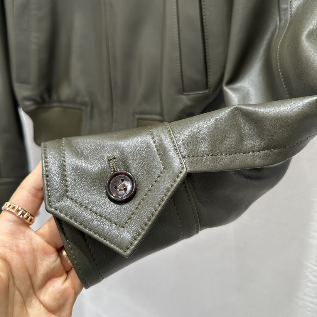 Title: Bottega Veneta First-Rate Female Suit Description Summary: High-quality Bottega Veneta suit with retro-American design, custom ciphers, and precise measurements for a perfect fit. - 图片 5