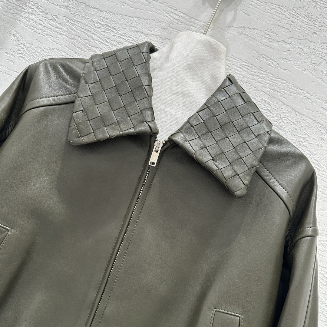 Title: Bottega Veneta First-Rate Female Suit Description Summary: High-quality Bottega Veneta suit with retro-American design, custom ciphers, and precise measurements for a perfect fit. - 图片 2