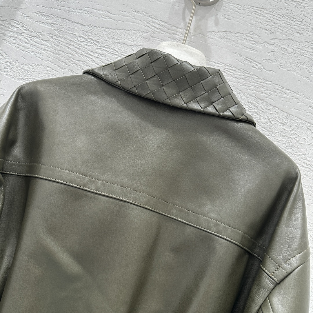 Title: Bottega Veneta First-Rate Female Suit Description Summary: High-quality Bottega Veneta suit with retro-American design, custom ciphers, and precise measurements for a perfect fit. - 图片 7