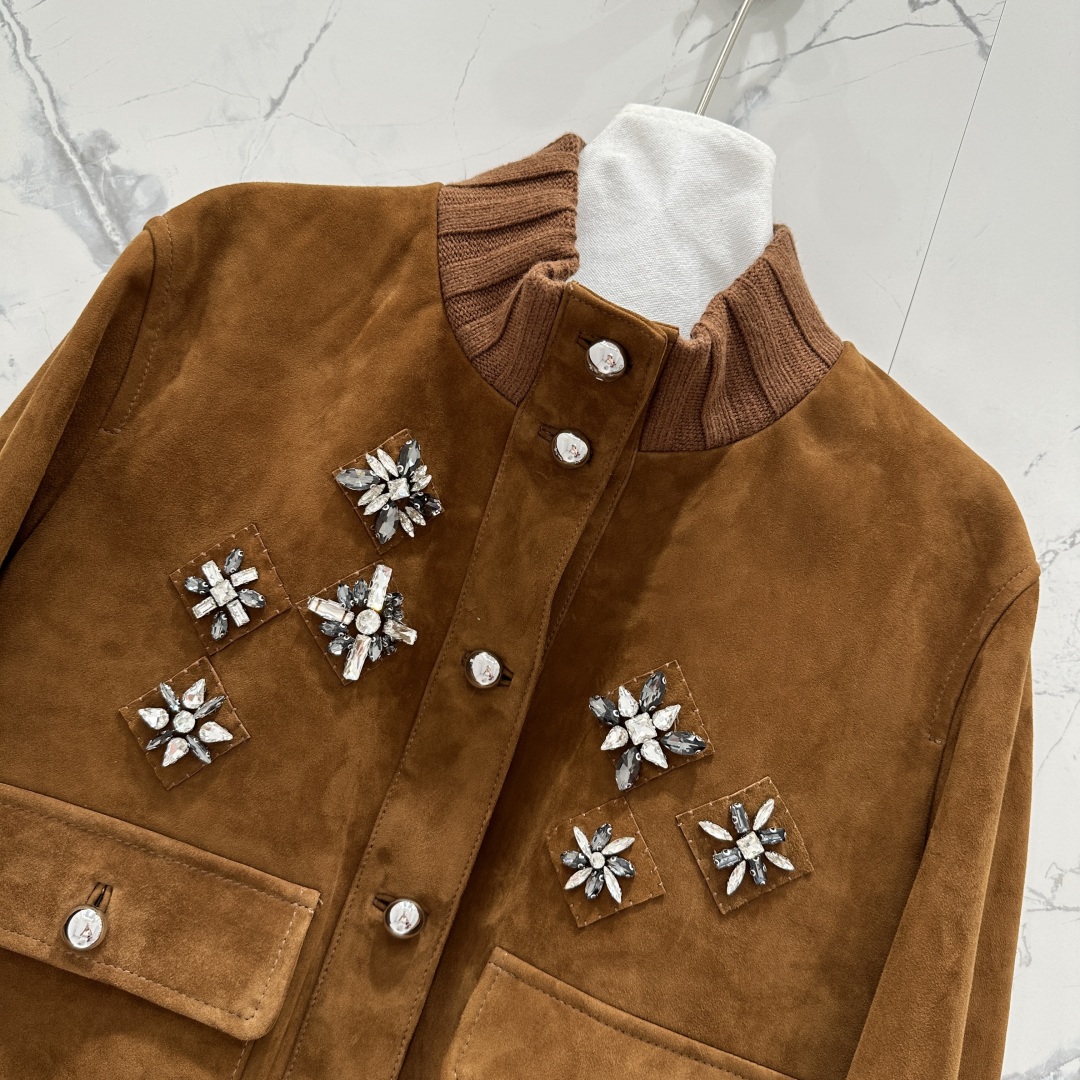 Title: P3240 Exclusive Velvet Jacket for Stylish Women Summary: High-quality, imported velvet jacket with fine details and custom-made features for a stylish look. - 图片 2