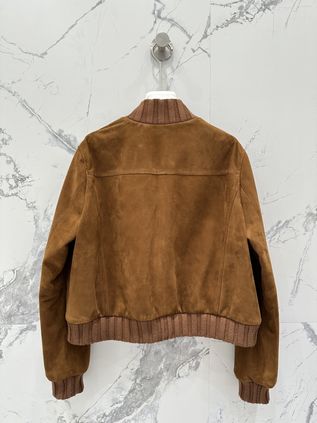 Title: P3240 Exclusive Velvet Jacket for Stylish Women Summary: High-quality, imported velvet jacket with fine details and custom-made features for a stylish look. - 图片 7