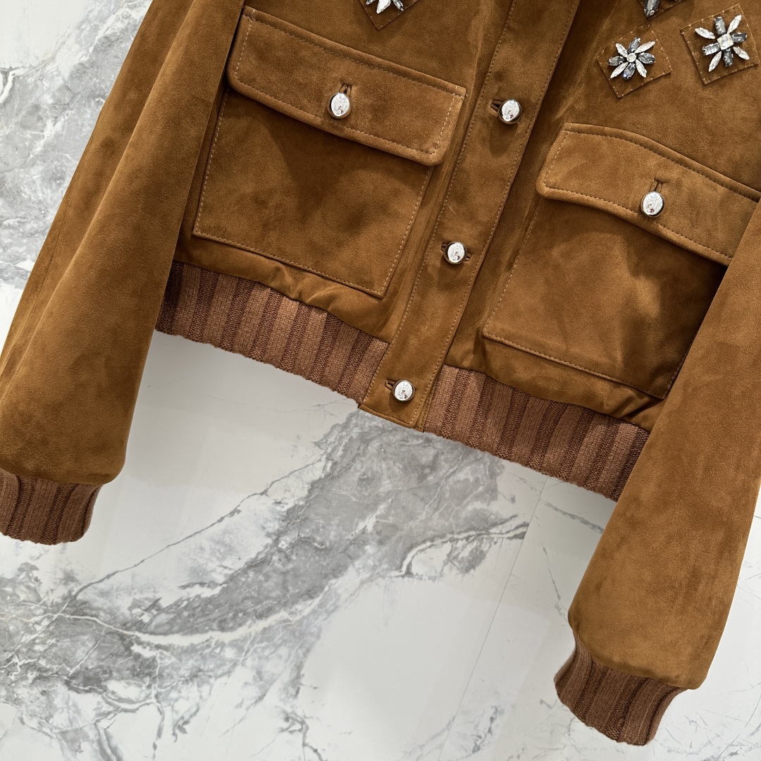 Title: P3240 Exclusive Velvet Jacket for Stylish Women Summary: High-quality, imported velvet jacket with fine details and custom-made features for a stylish look. - 图片 3
