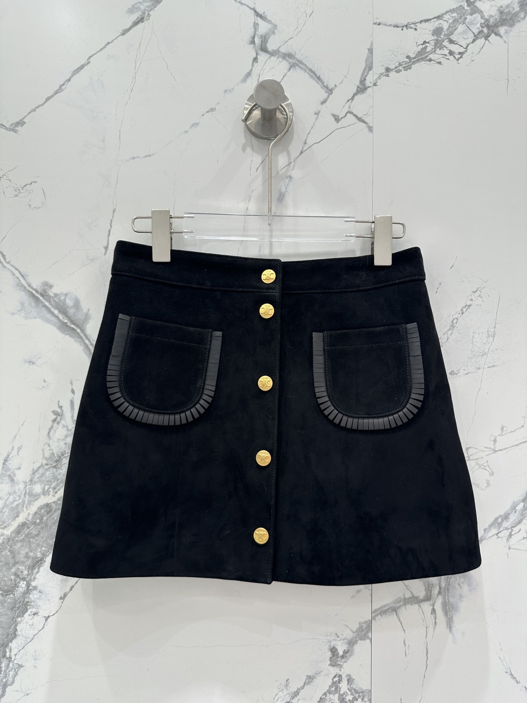 NO:662369,The exclusive first release of high-quality Celin*25 early autumn new product Suzy's same Arc de Triomphe black gold buckle suede skirt!  Double pocket decoration is a classic must-have item that is elegant and stylish!  Elegant, handsome, fashionable and high-end tone!  Imported suede lambskin!  The three-dimensional cut-out small A single-breasted design is versatile and slimming!  Original custom lining!  Perfect workmanship quality depends on the details!  Three colors SML. Size M waist 72, hip 90, skirt length 36., Celine-clothing, celine, celine, skirts, sheepskin, chamois leather,  19860909独家首发高端品质Celin*25早秋新品 秀智同款凯旋门黑金扣绒面半裙！双口袋装饰经典必入单品又A又飒！优雅帅气时髦又高级的调调！进口麂皮绒小羊皮！立体剪裁小A单排扣版型设计百搭又显瘦！原版定制里布！完美做工品质看细节！三色SML. M码腰围72,臀围90,裙长36.,赛琳-服装,celine,celine,skirts,sheepskin,chamois leather, ,Women's clothing