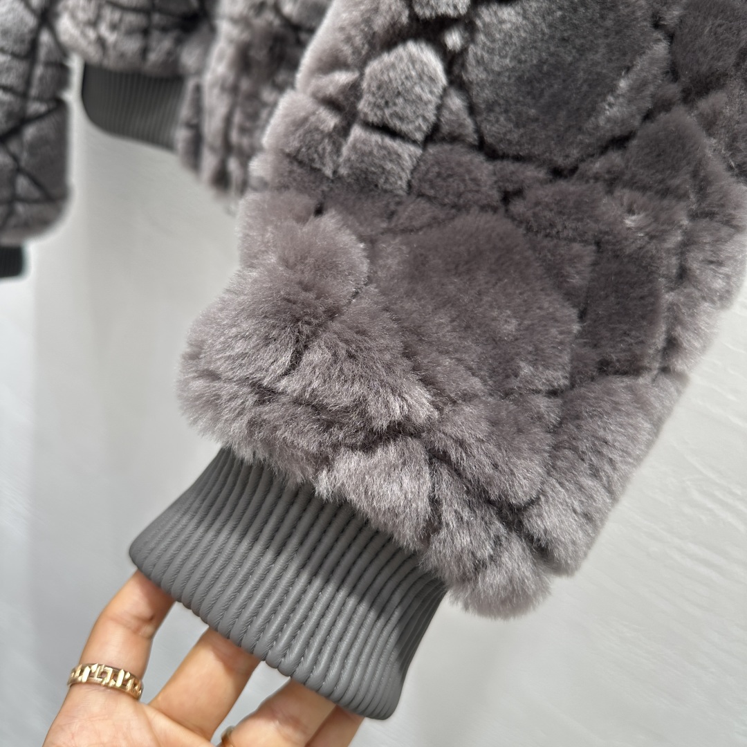 Dior Lamb Shearling Teddy Jacket - Oversized Collar, Diamond Quilted 4 cmp i1757579851788 1199 0 3