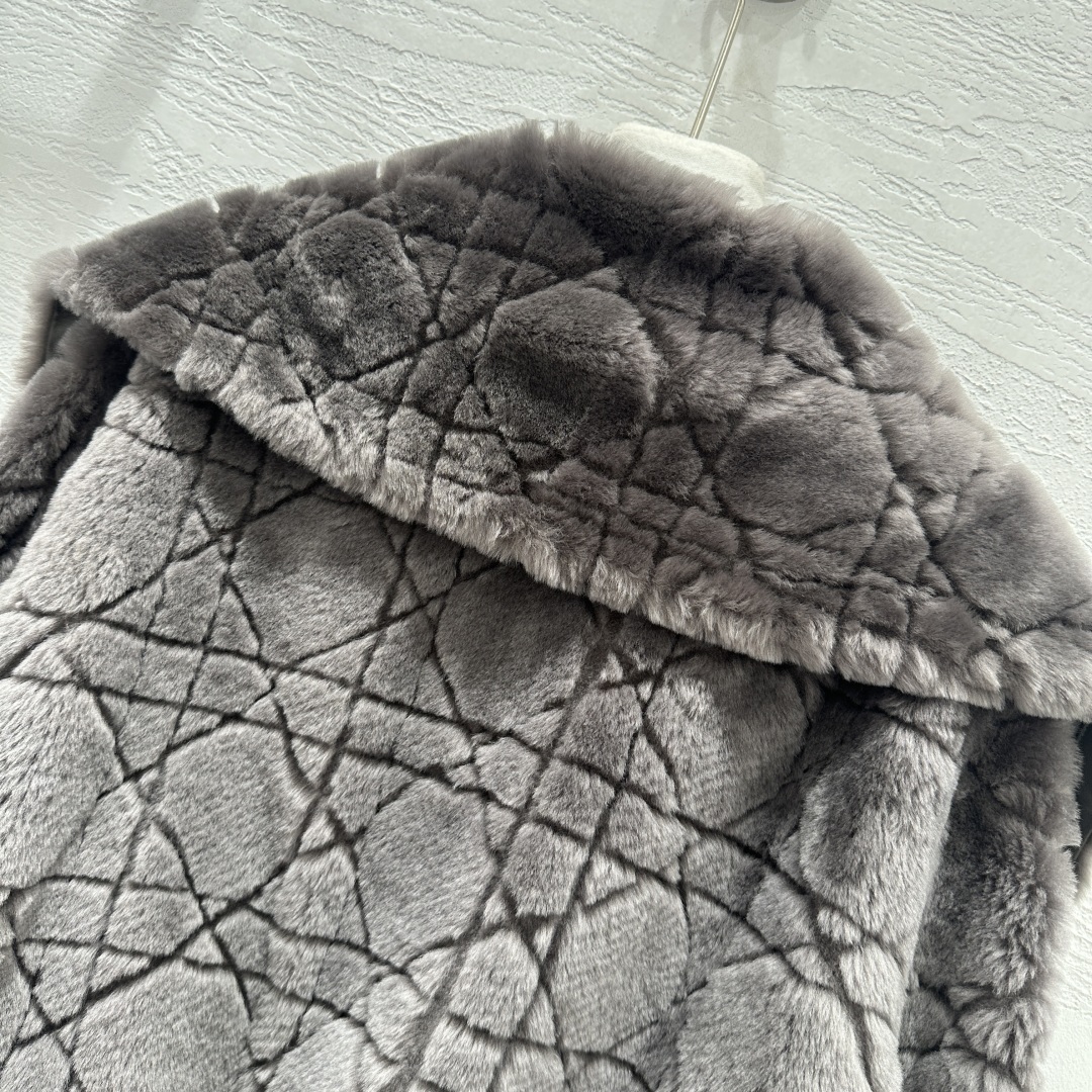Dior Lamb Shearling Teddy Jacket - Oversized Collar, Diamond Quilted 6 cmp i1757579872781 4523 0 5