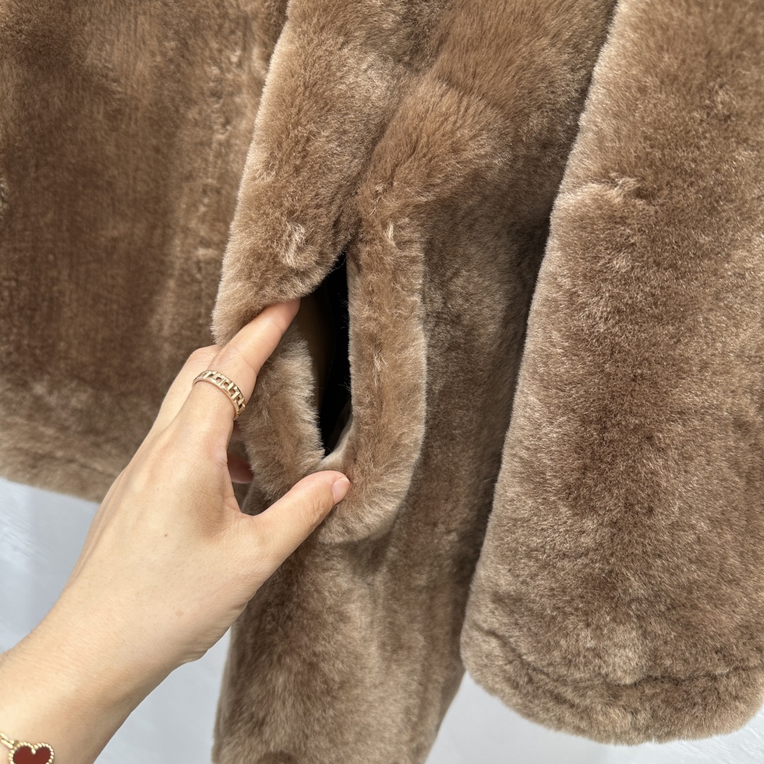 Totême Merino Shearling Coat - Round Neck, Relaxed Fit, Mid-Length 4 cmp i1759117229495 7808 0 3