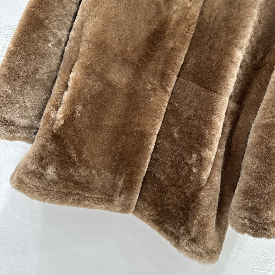 Totême Merino Shearling Coat - Round Neck, Relaxed Fit, Mid-Length 3 cmp i1759117229513 9761 0 2