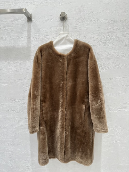 Toteme Merino Shearling Long Coat - Cozy, Stylish, and Perfect for Autumn/Winter 1 Toteme Merino Shearling Long Coat - Cozy, Stylish, and Perfect for Autumn/Winter