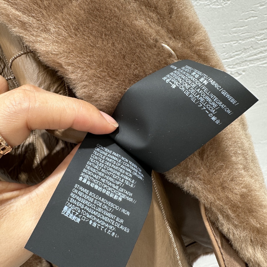 Totême Merino Shearling Coat - Round Neck, Relaxed Fit, Mid-Length 9 cmp i1759118161232 5190 0 8