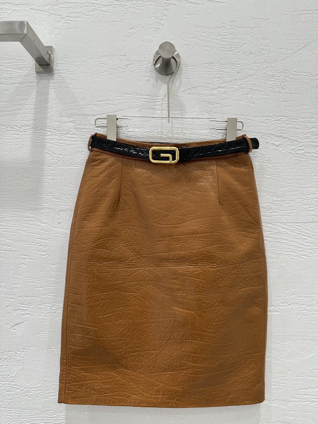 NO:689240,The exclusive first release of high-end original quality Guc*i26 early spring new product imported top-grade lambskin slim-fitting hip-hugging long skirt!  Imported lambskin, original customized rear slit design, high-end fashionable style item!  The goddess with both A and sassy temperament has a huge upper body and looks slim!  The three-dimensional silhouette is versatile and not picky. The perfect workmanship quality depends on the details. Four colors S-XL. M size bust 64, hip 88, skirt length 55., Gucci-clothing, gucci, gucci, skirts, sheepskin,19860909独家首发高端原单品质Guc*i26早春新品 进口顶级小羊皮修身包臀长半裙！进口小羊皮,原版定制后开叉设计高级时髦气质单品！又A又飒气质女神上身巨显瘦！立体裁版型百搭不挑人.完美做工品质看细节.四色S-XL. M码胸围64,臀围88,裙长55.,古驰-服装,gucci,gucci,skirts,sheepskin,,Women's clothing