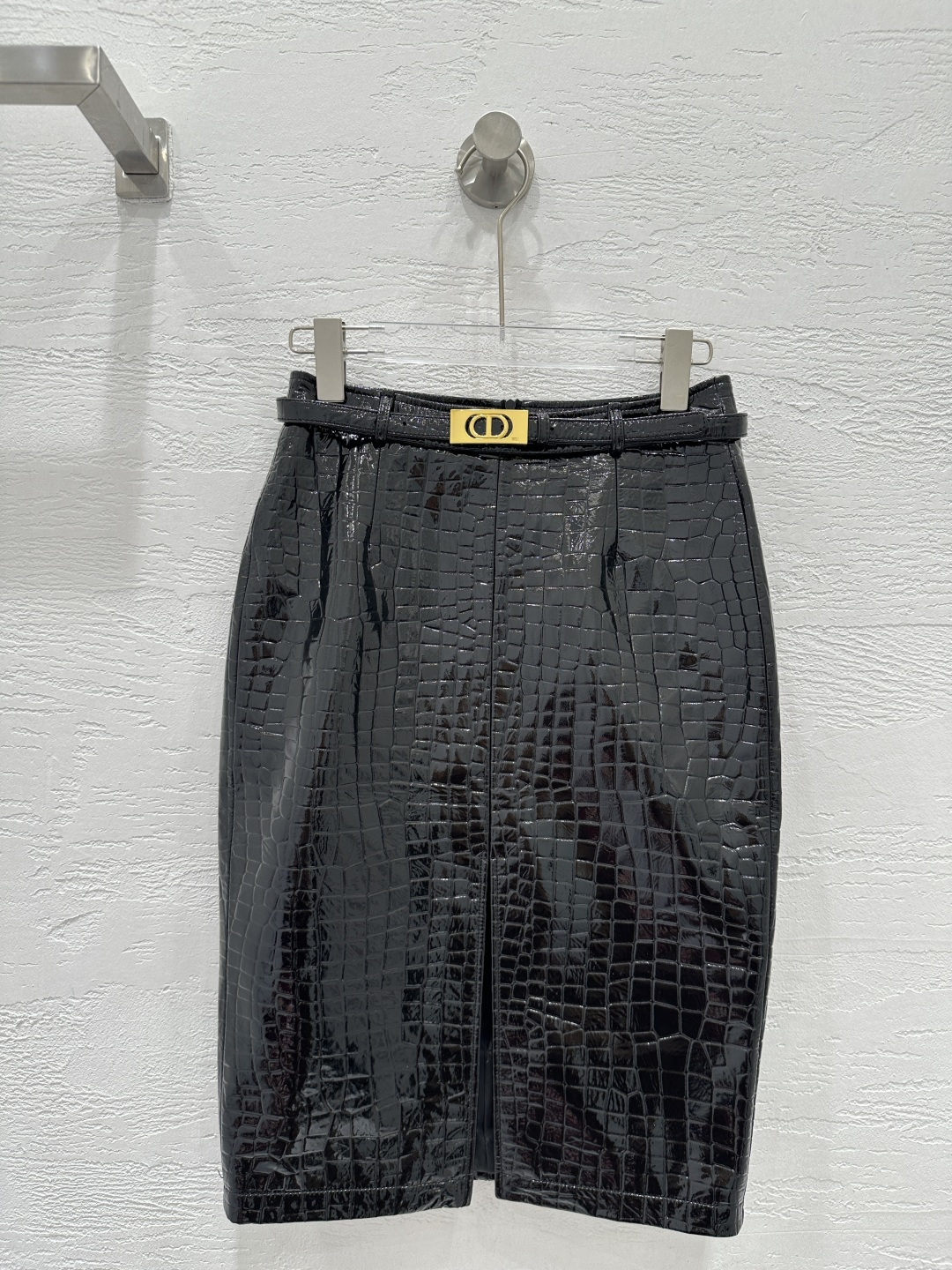 NO:891963,The exclusive first release of high-end original quality D*or26 early spring new product, imported top-grade lambskin slim-fitting hip-hugging long skirt!  Imported lambskin, original customized front slit design, high-end fashionable style item!  The goddess with both A and sassy temperament has a huge upper body and looks slim!  The three-dimensional silhouette is versatile and not picky. The perfect workmanship quality depends on the details. Five colors S-XL. M size waist 66, hip 90, skirt length 60., Dior-clothing, dior, skirts, sheepskin,19860909独家首发高端原单品质D*or26早春新品 进口顶级小羊皮修身包臀长半裙！进口小羊皮,原版定制前开叉设计高级时髦气质单品！又A又飒气质女神上身巨显瘦！立体裁版型百搭不挑人.完美做工品质看细节.五色S-XL. M码腰围66,臀围90,裙长60.,迪奥-服装,dior,skirts,sheepskin,,Women's clothing