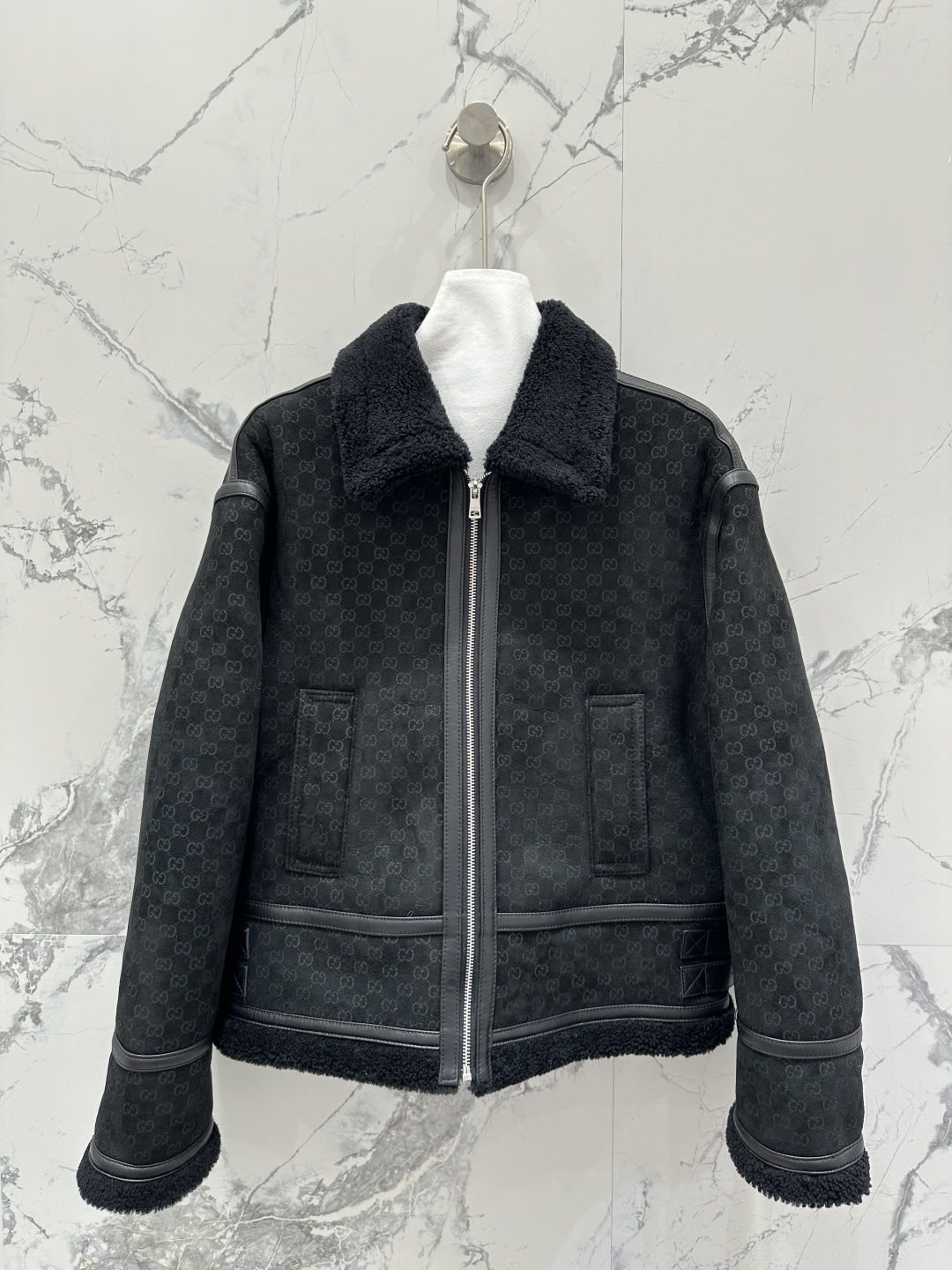 NO:890756,The exclusive first release of high-end original quality Guc*i logo embossed merino fur one-piece jacket!  It is made of imported Merino fur particles. The fur is full and thick, with a full grainy feel!  It feels delicate and soft, and the upper body is super warm. Original customized motorcycle style, simple and elegant!  Full body logo design, super western style!  The wiring is neat and the workmanship is fine!  The small lapel design is windproof and warm!  Highly recommended, perfect workmanship quality, look at the details!  Two-color SML. M size bust 118, shoulder width 50, sleeve length 58, dress length 58., Gucci-clothing, gucci, gucci, jackets & coats,19860909独家首发高端原单品质Guc*i logo压花美丽奴皮毛一体外套！选用进口美丽奴颗粒皮毛一体,毛质饱满厚实,颗粒感满满！手感细腻软糯,上身超级保暖 原版定制机车版型,简单大气！满身logo设计,超洋气！走线工整,做工精细 ！小翻领设计防风又保暖！强烈推荐款完美做工品质看细节！两色SML. M码胸围118,肩宽50,袖长58,衣长58.,古驰-服装,gucci,gucci,jackets & coats,,Women's clothing