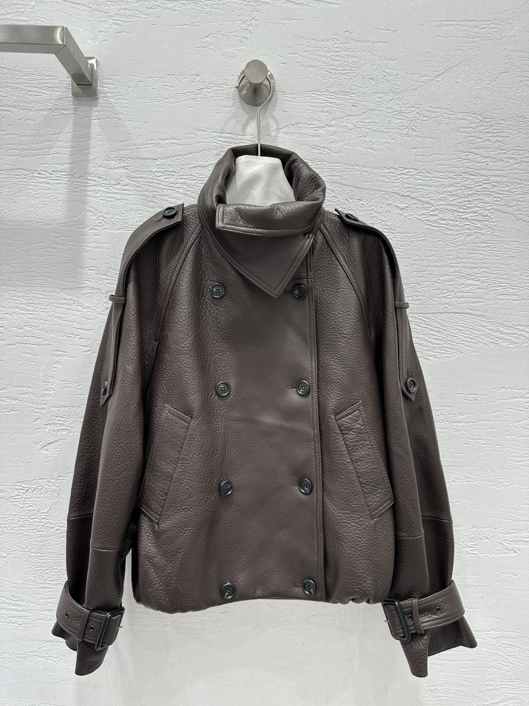 NO:755481,Exclusive first release of high-end original quality AC*E Studio double-breasted top lambskin motorcycle jacket with large lapel!  Original purchase!  The custom leather is super delicate!  The elegant stand-up lapel style is chic and high-end!  You can be handsome or you can turn into a girly girl in seconds. Imported New Zealand lambskin. Look for the original model and get the bid!  Original customized wide version, versatile and easy on the upper body, super imported original horn buckle!  Perfect workmanship quality depends on the details!  Two-color SML. M size bust 130, dropped shoulder sleeve length 74, dress length 61., women's clothing, dior, jackets & coats, sheepskin,19860909独家首发高端原单品质AC*E Studio 双排扣顶级小羊皮大翻领机车夹克！原版购入！定制皮质超级细腻！气质立翻领版型又飒又高级！可以帅气也可以秒变软妹纸.进口新西兰小绵羊皮.认准原版开模后领标！原版定制阔版版型百搭不挑人上身超级正进口原版牛角扣！完美做工品质看细节！二色SML. M码胸围130,落肩袖长74,衣长61.,女装,dior,jackets & coats,sheepskin,,Women's clothing