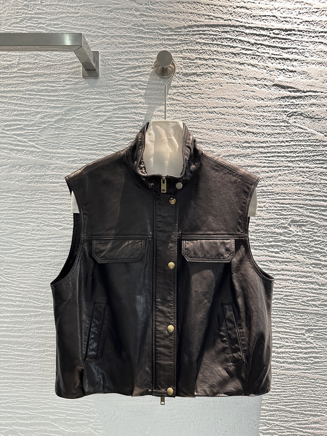 NO:900318,The exclusive first release of high-quality TheR*w new autumn and winter products, high-quality sheepskin jackets and vests!  Original customized top-grade imported vegetable-tanned lambskin!  The leather is thick and delicate!  The original 3D three-dimensional tailoring looks simple and super heavy-duty!  Fashionable and handsome, casual and lazy style, perfect fit and sexy upper body!  Perfect workmanship quality depends on the details!  Two colors S-XL..00, women's clothing, jackets & coats, sheepskin,19860909独家首发高端品质TheR*w秋冬新品 高质感穿搭绵羊皮夹克马甲！原版定制顶级进口植鞣小羊皮！皮质肉感厚实细腻！原版3D立体剪裁看似简单版型超重工！时髦又帅气的随性慵懒风,完美版型上身又A又飒！完美做工品质看细节！两色S-XL..00,女装,jackets & coats,sheepskin,,Women's clothing