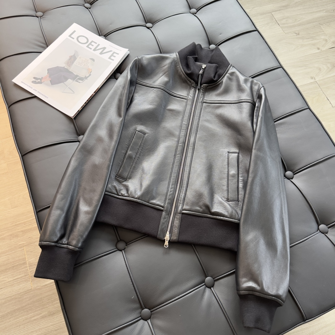 NO:931991,Exclusive first release of original quality Bc old money style top lambskin short stand collar jacket!  Imported New Zealand sheepskin, classic short double zipper ribbed waist design, high fashion and handsome!  The upper body looks slim!  The three-dimensional cutting version is versatile and not picky. The perfect workmanship quality depends on the details!  Four colors S-XL.,women's clothing,jackets & coats,jackets & coats,sheepskin,19860909独家首发原单品质Bc老钱风穿搭顶级小羊皮短款立领夹克外套！进口新西兰绵羊皮,经典短款双开拉链罗纹收腰设计高级时髦又帅气！上身巨显瘦！立体裁剪版型百搭不挑人.完美做工品质看细节！四色S-XL.,女装,jackets & coats,jackets & coats,sheepskin,,Women's clothing