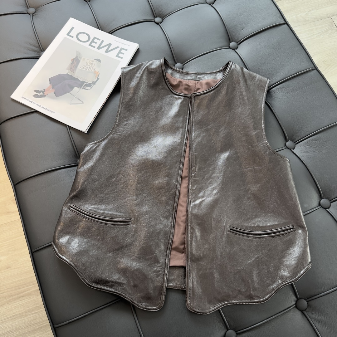 NO:931930,The exclusive first release of high-quality Ala*a early autumn new product, retro sheepskin jacket and vest!  Original customized top-grade imported vegetable-tanned lambskin!  The leather is thick and delicate!  The original 3D three-dimensional tailoring looks simple and super heavy-duty!  Fashionable and handsome, casual and lazy style, perfect fit and sexy upper body!  Perfect workmanship quality depends on the details!  Two colors S-XL., women's clothing, jackets & coats, sheepskin,19860909独家首发高端品质Ala*a早秋新品 复古绵羊皮夹克马甲！原版定制顶级进口植鞣小羊皮！皮质肉感厚实细腻！原版3D立体剪裁看似简单版型超重工！时髦又帅气的随性慵懒风,完美版型上身又A又飒！完美做工品质看细节！两色S-XL.,女装,jackets & coats,sheepskin,,Women's clothing
