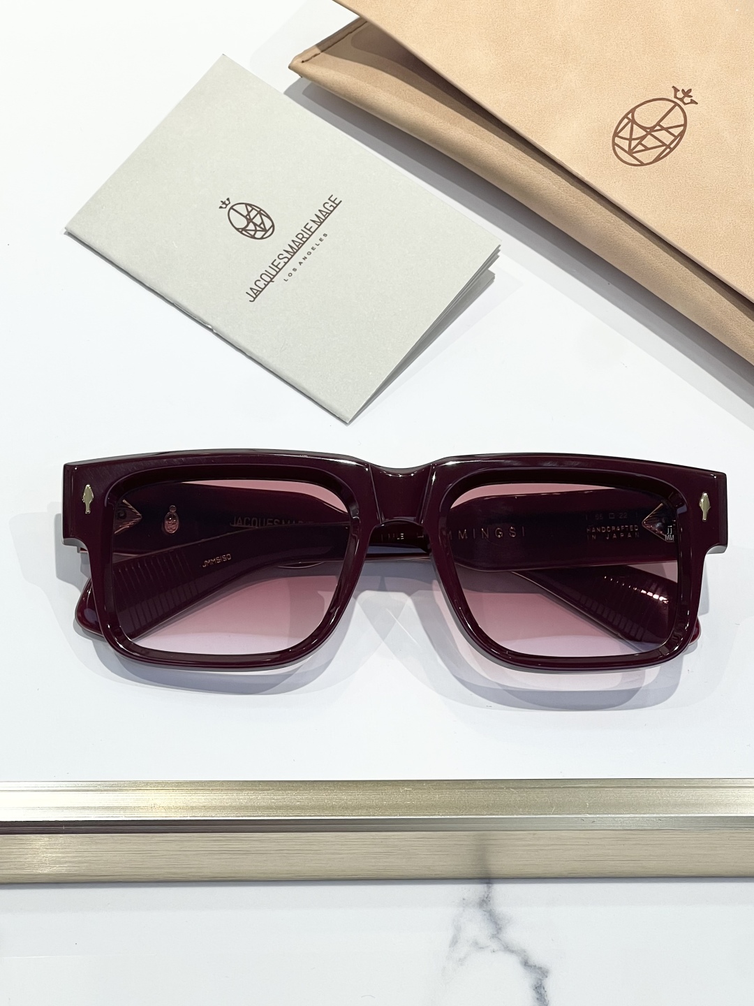    变色
JACQUES MARIE MAGE  日本手工眼镜 镜框採用上厚達 10mm的板材打造出復