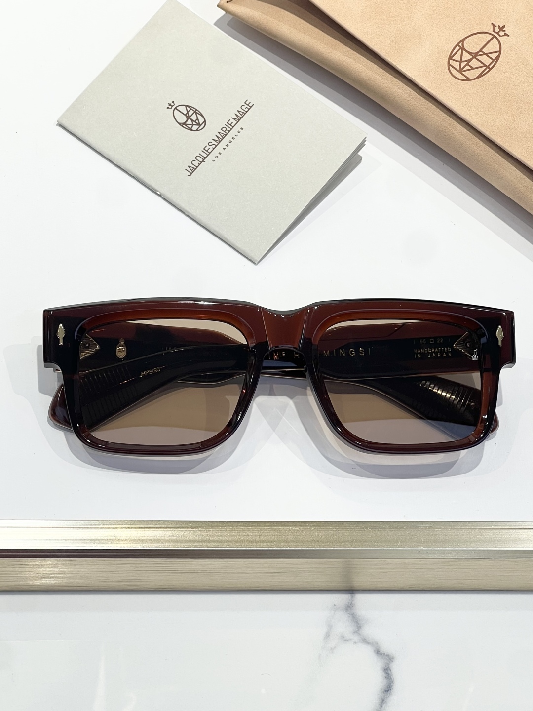    变色
JACQUES MARIE MAGE  日本手工眼镜 镜框採用上厚達 10mm的板材打造出復
