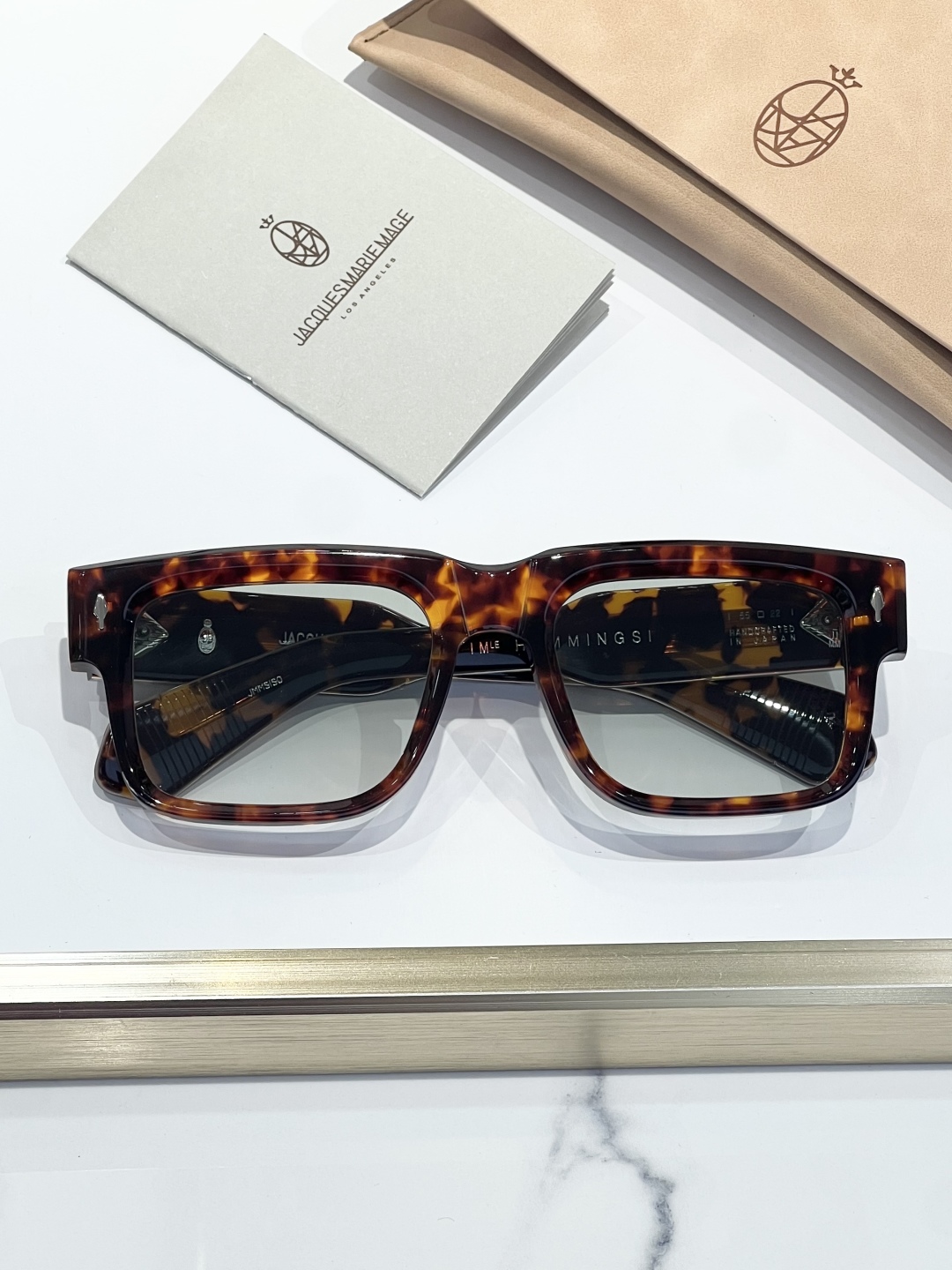    变色
JACQUES MARIE MAGE  日本手工眼镜 镜框採用上厚達 10mm的板材打造出復