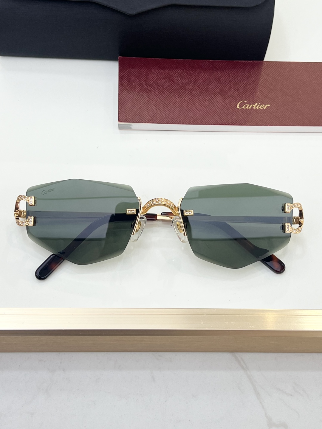     变色
Cartie*
MODEL：CT0582S 
SIZE 48口21-145🐮

