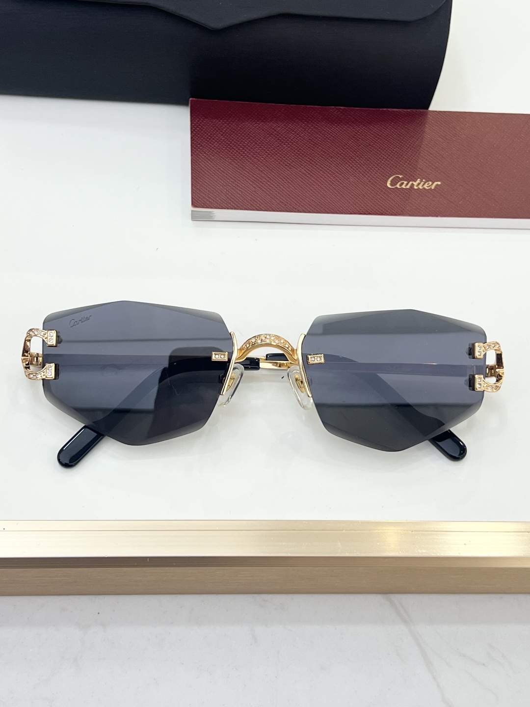     变色
Cartie*
MODEL：CT0582S 
SIZE 48口21-145🐮

