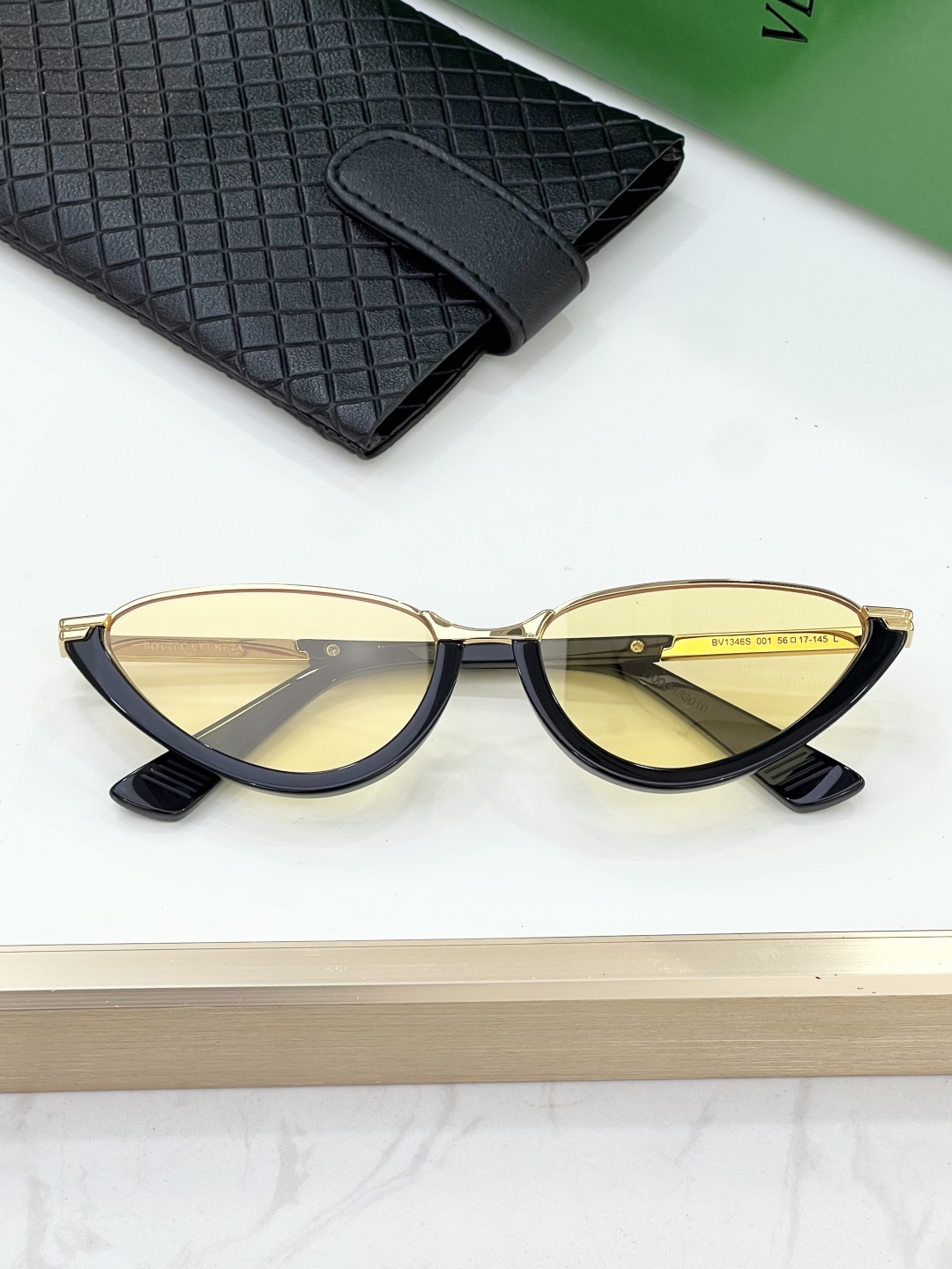 
BOTTEGA VENETA 
MODELBV1346S
SIZE：56口17-145🦉
金属猫眼镜框