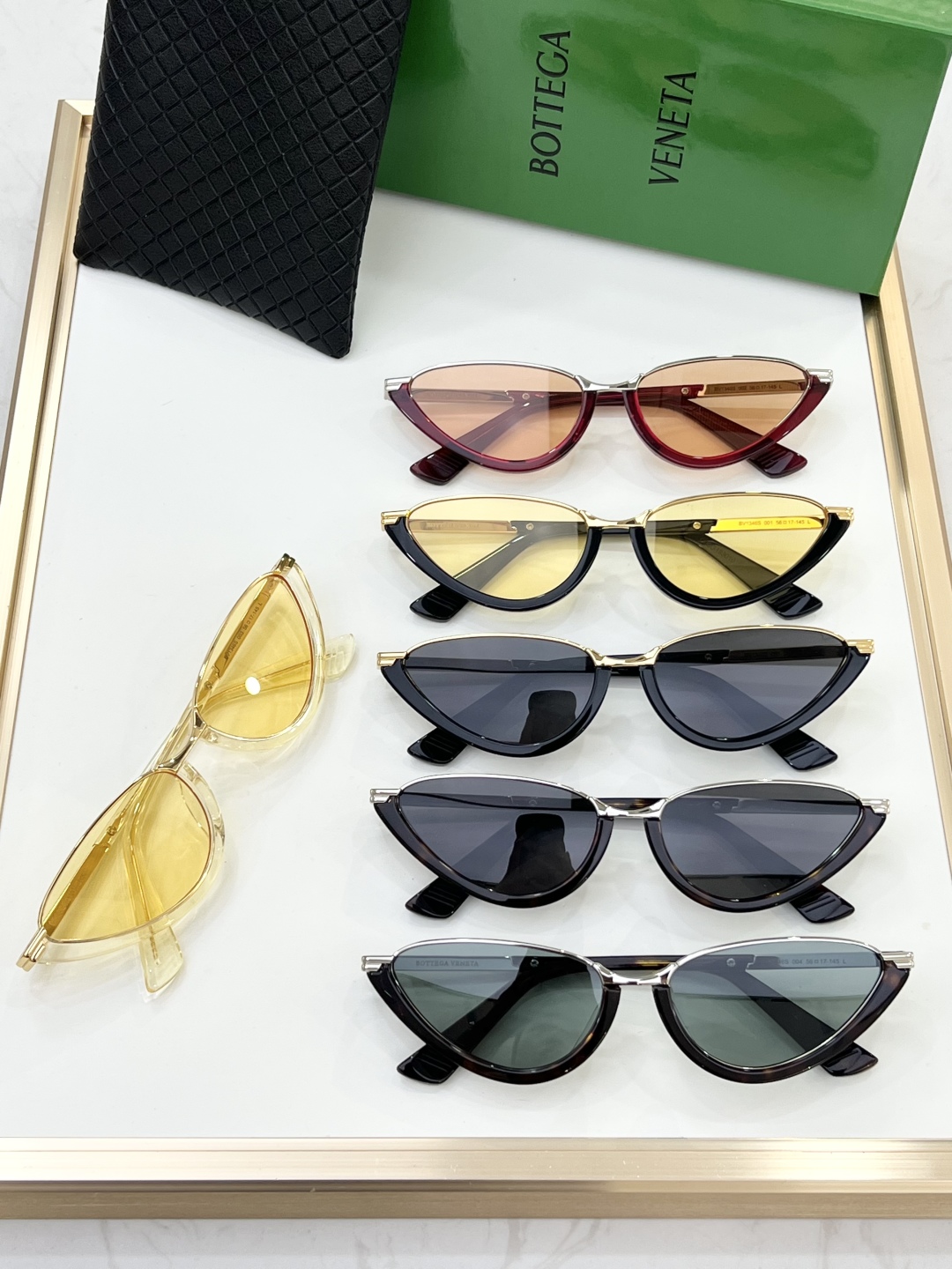 
BOTTEGA VENETA 
MODELBV1346S
SIZE：56口17-145🦉
金属猫眼镜框