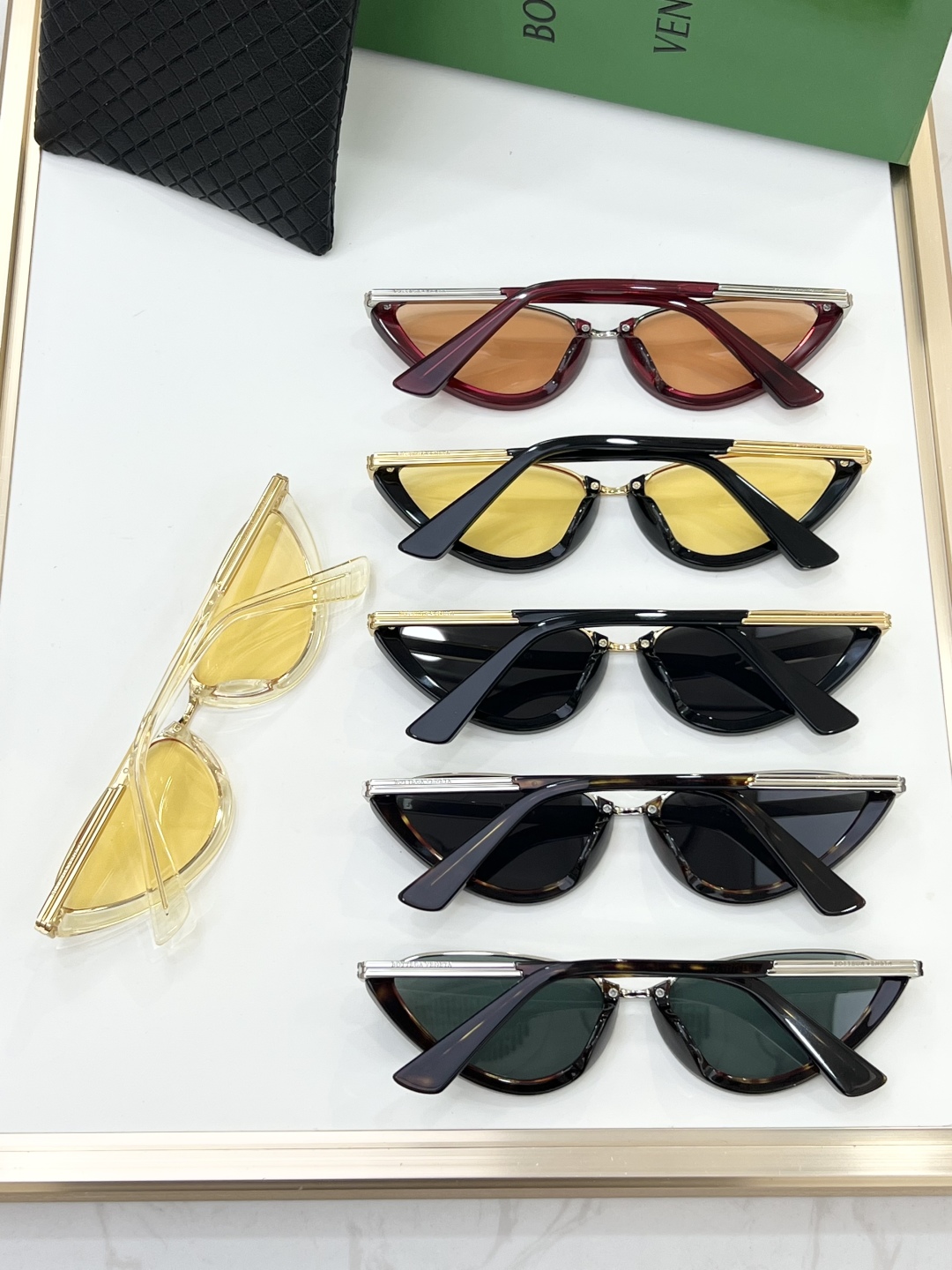 
BOTTEGA VENETA 
MODELBV1346S
SIZE：56口17-145🦉
金属猫眼镜框