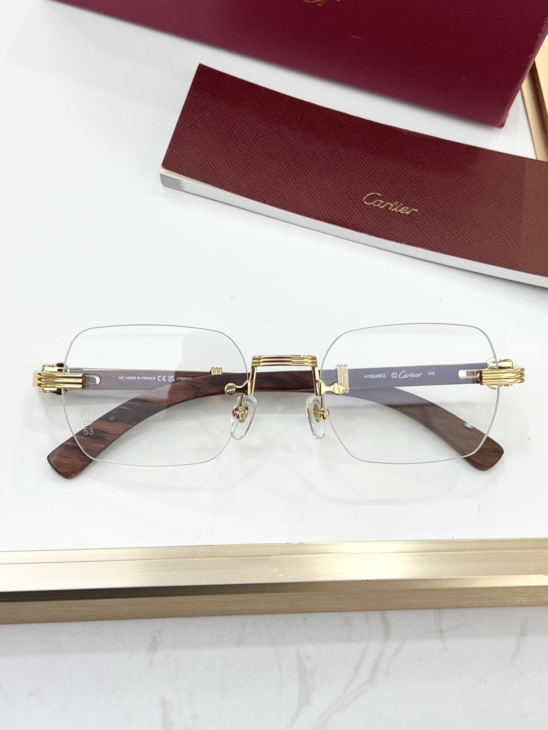 
Cartie*无框木腿 宋佳同款
非凡精湛工艺
MODELct0377O
SIZE：53口21-145