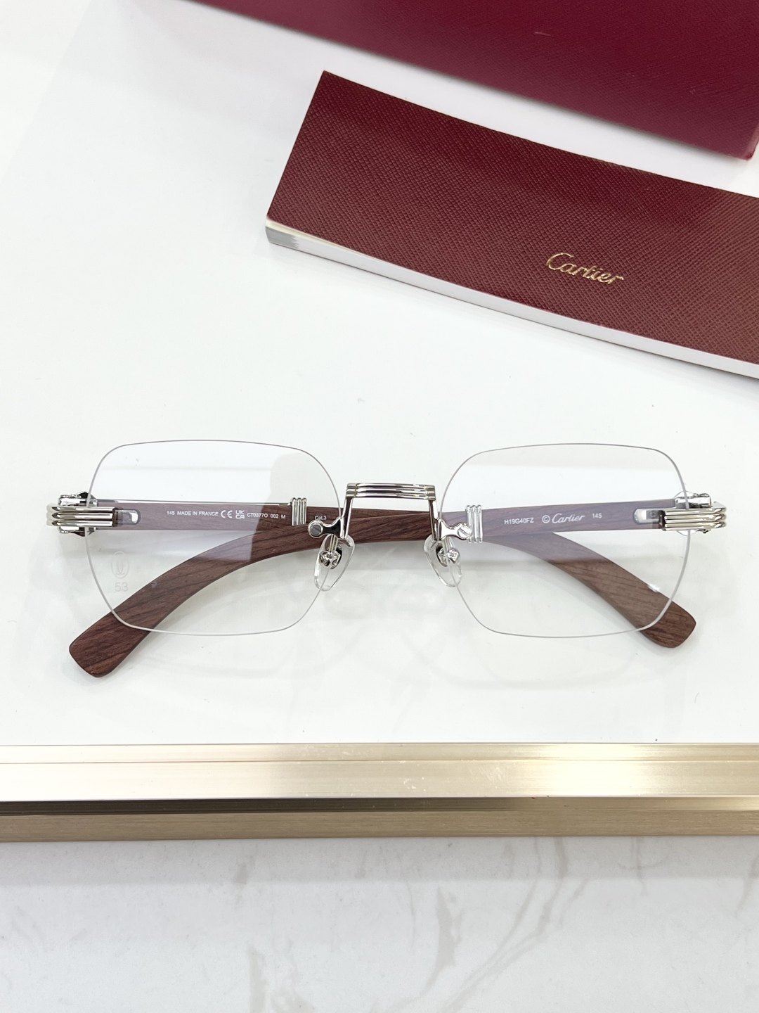 
Cartie*无框木腿 宋佳同款
非凡精湛工艺
MODELct0377O
SIZE：53口21-145