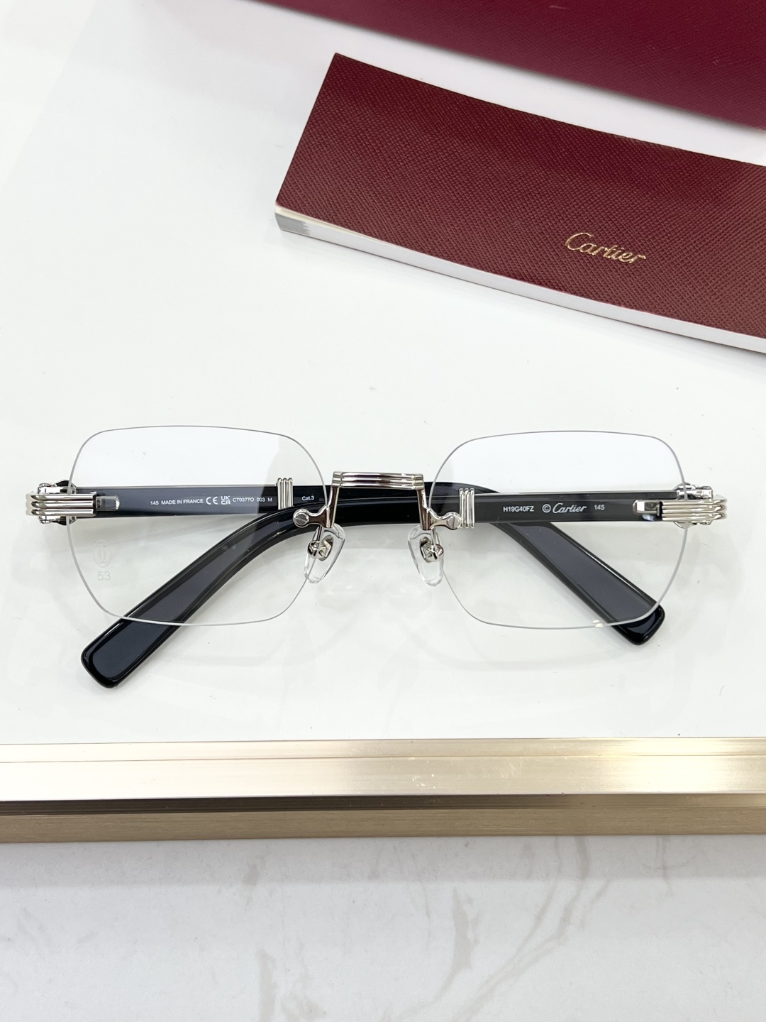 
Cartie*无框木腿 宋佳同款
非凡精湛工艺
MODELct0377O
SIZE：53口21-145