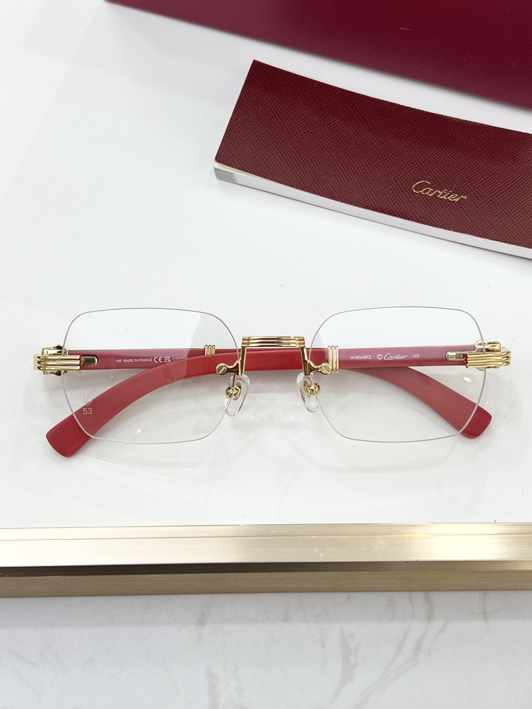
Cartie*无框木腿 宋佳同款
非凡精湛工艺
MODELct0377O
SIZE：53口21-145