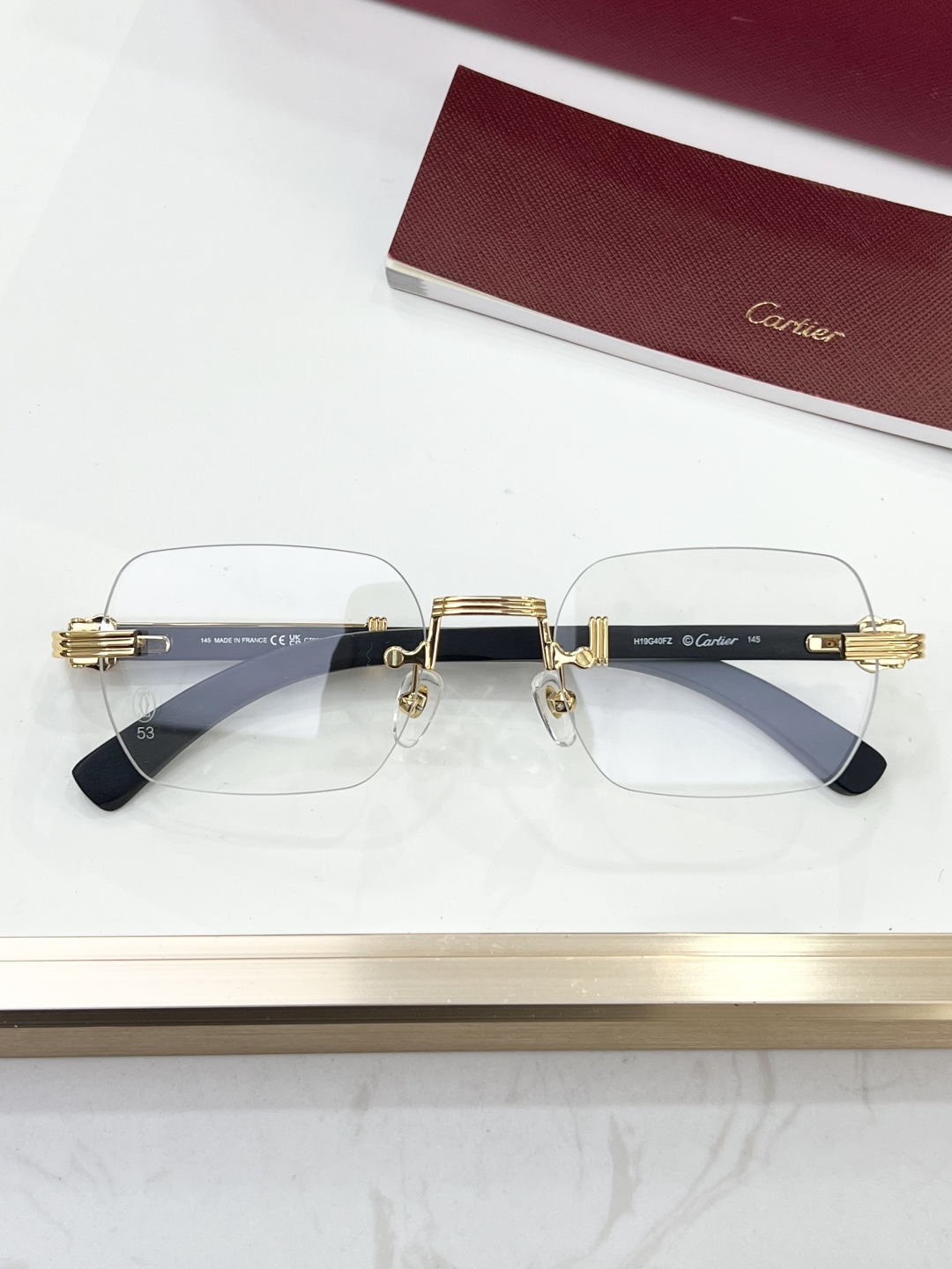 
Cartie*无框木腿 宋佳同款
非凡精湛工艺
MODELct0377O
SIZE：53口21-145