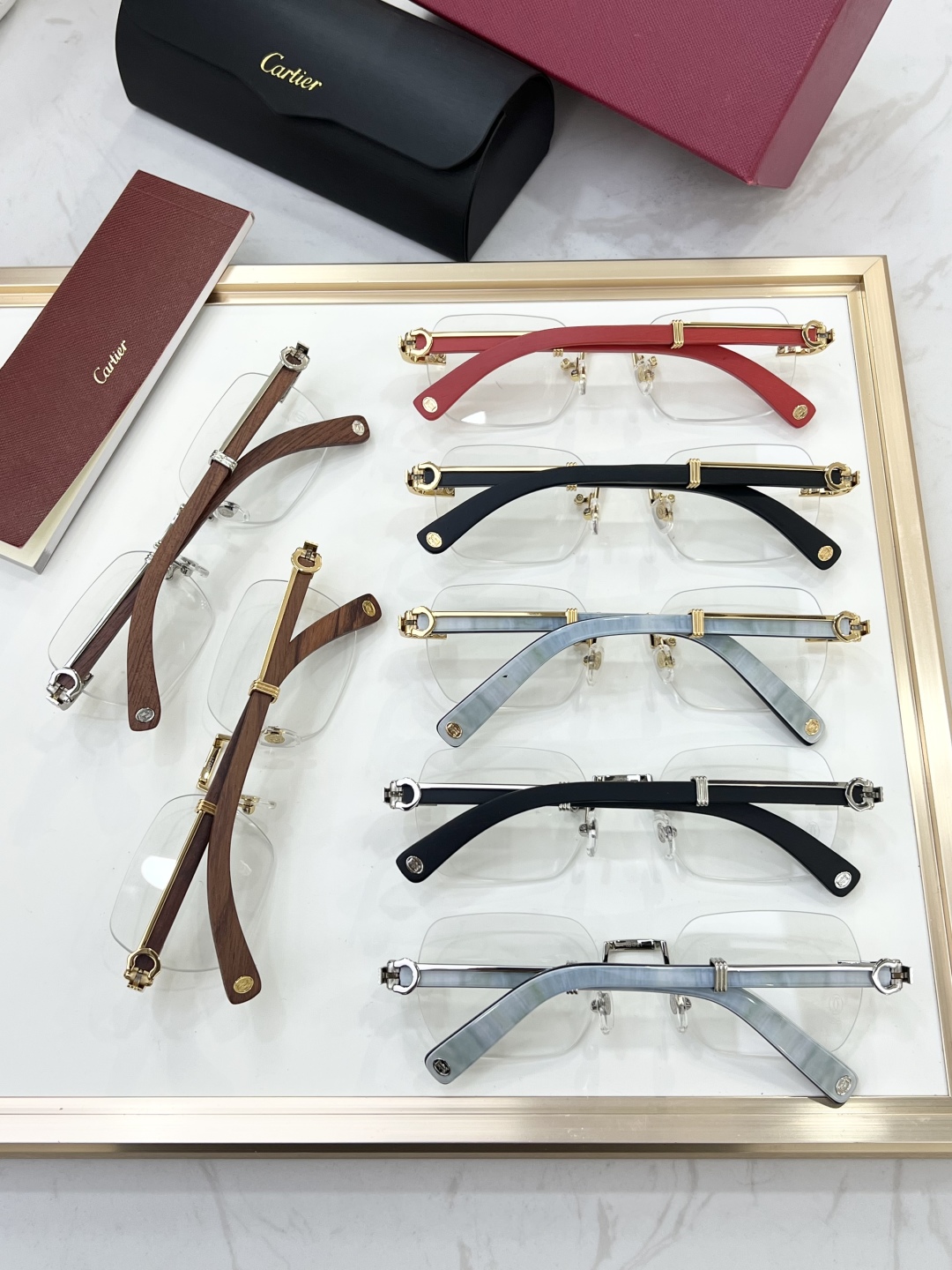 
Cartie*无框木腿 宋佳同款
非凡精湛工艺
MODELct0377O
SIZE：53口21-145