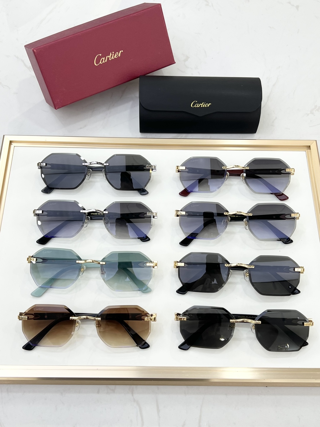 
Cartie*
Top quality
3.0加厚镜片
镜片上蚀刻徽标
· 可调节橡胶鼻托
· 铰链上