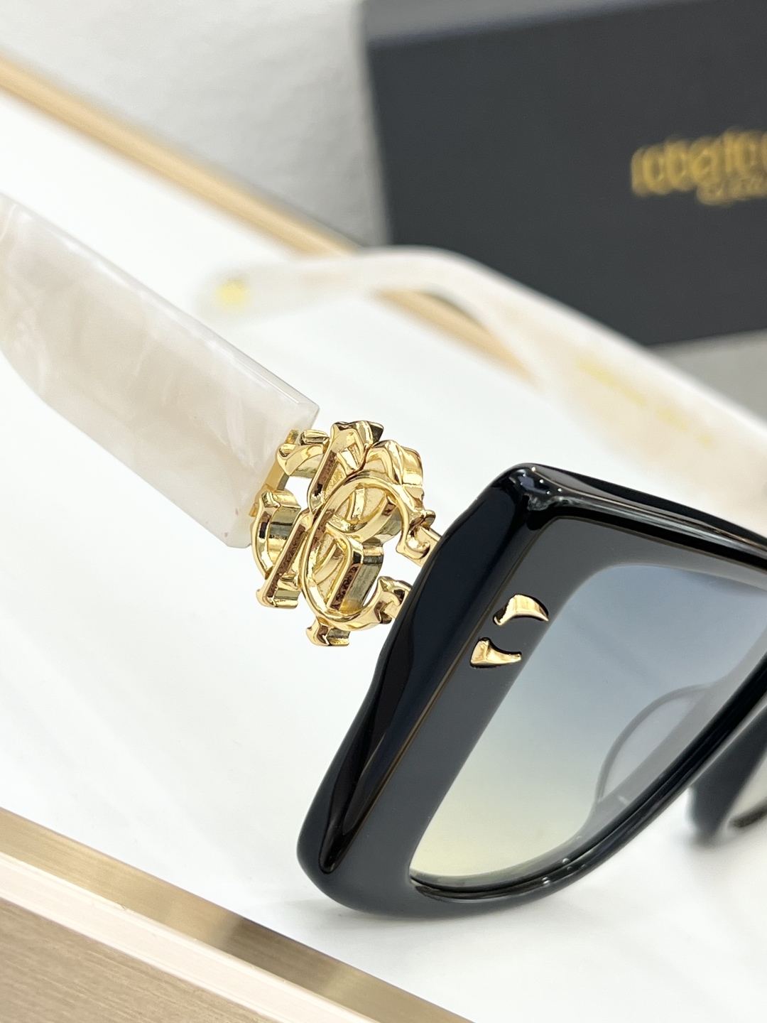 
Roberto Cavalie*
MODEL：SRC056M
SIZE：54口19-145🐵
