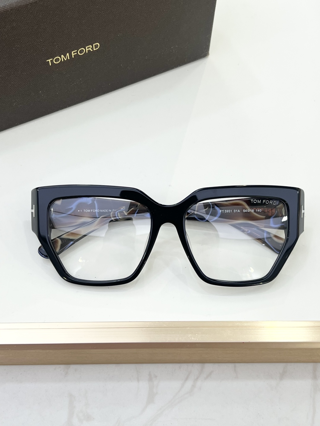 
TOM FOR*
MODEL：FT5951
SIZE：54口16-140🐻‍❄️
 