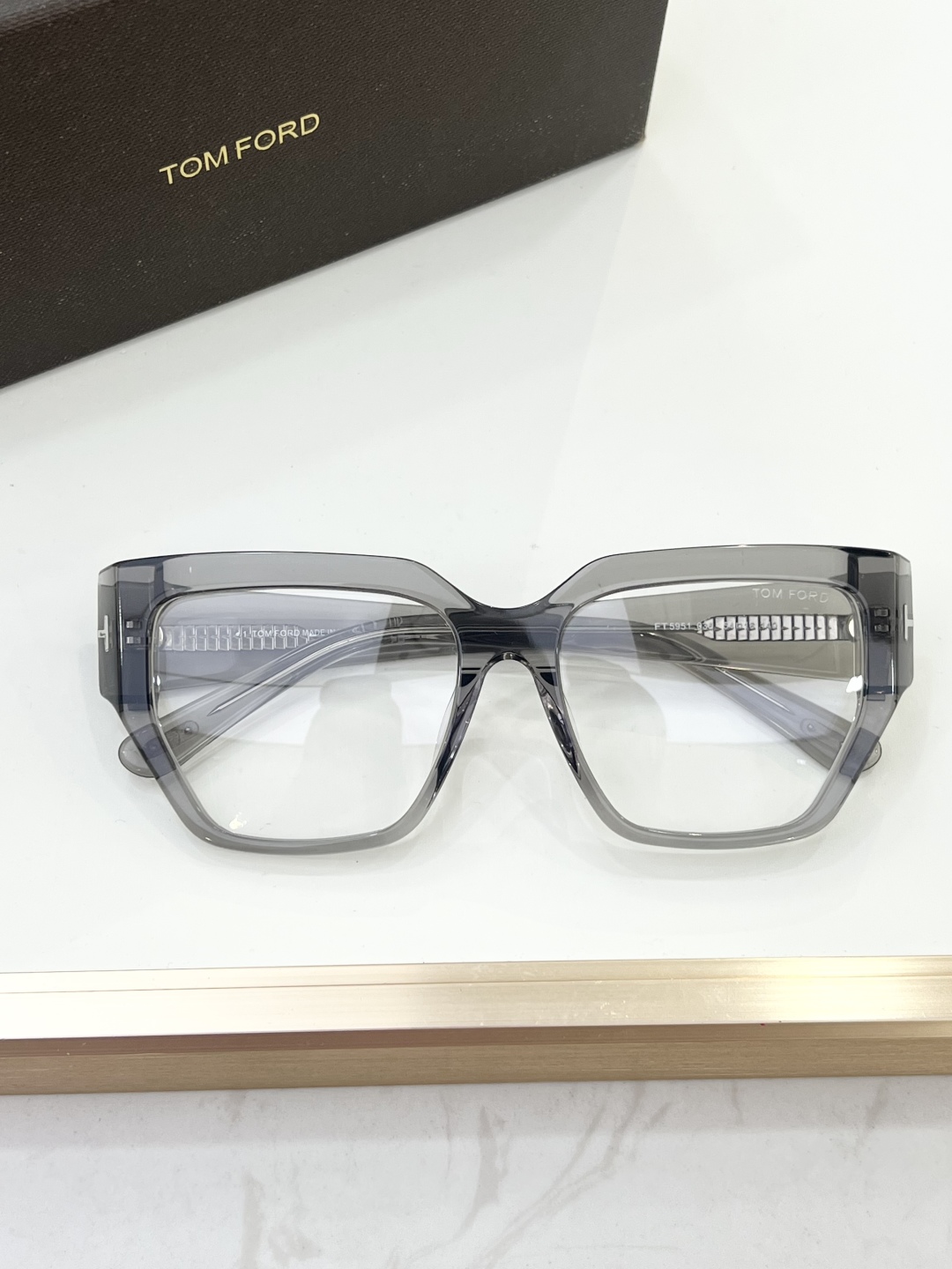 
TOM FOR*
MODEL：FT5951
SIZE：54口16-140🐻‍❄️
 