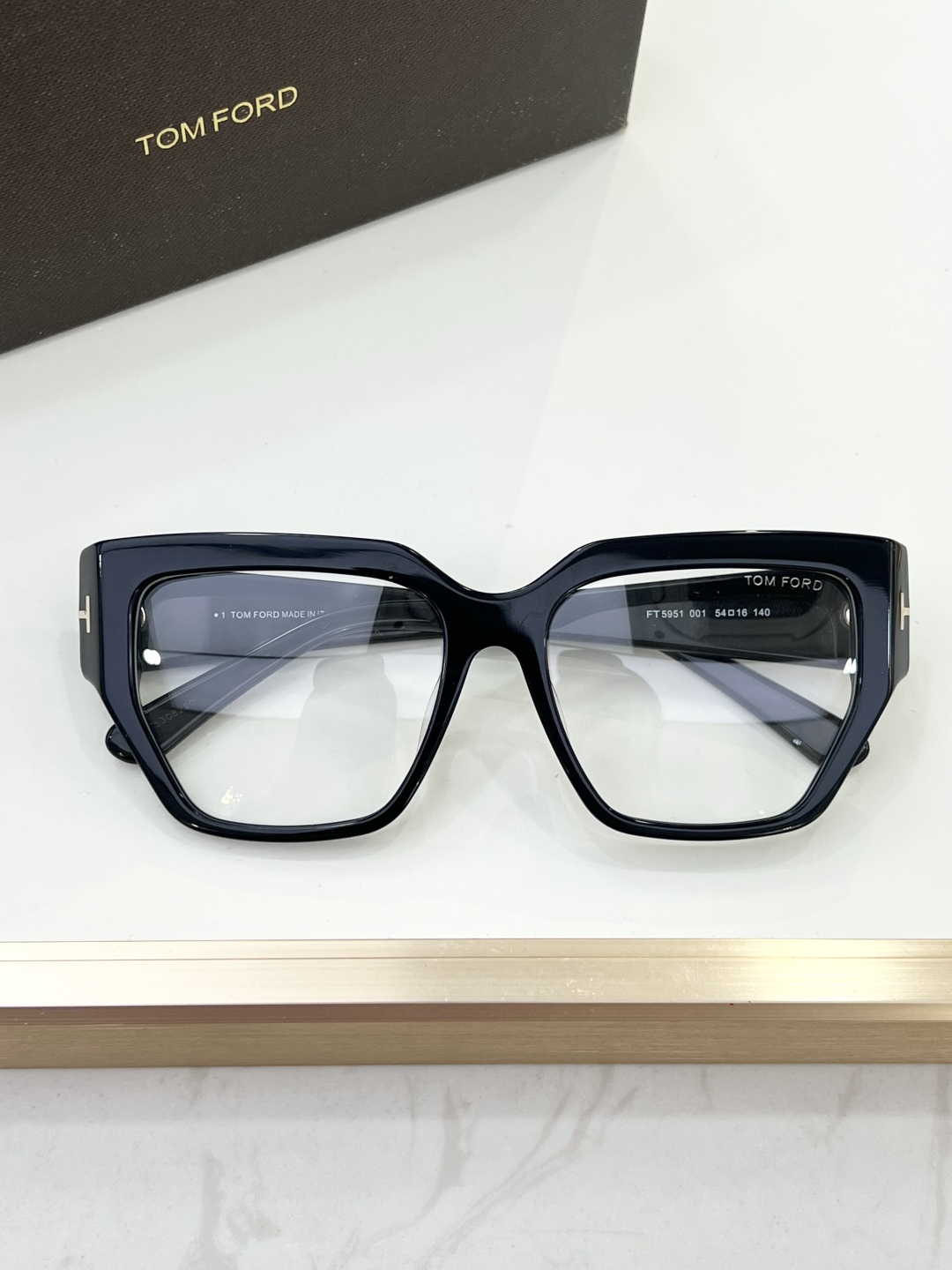 
TOM FOR*
MODEL：FT5951
SIZE：54口16-140🐻‍❄️
 