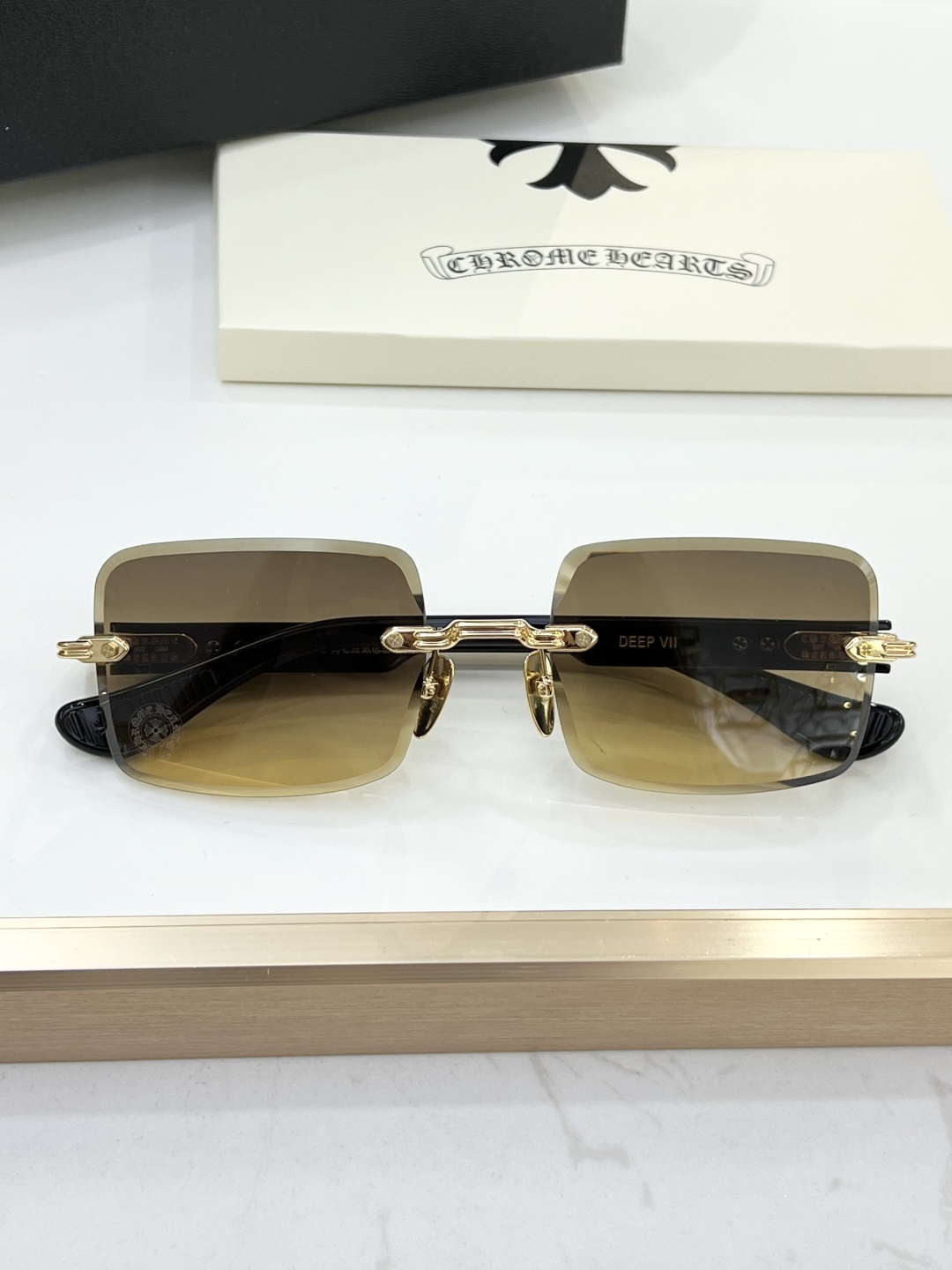 
Chrome Heart*
Mod ：DEEP VII
Size：56口21-146🐺
