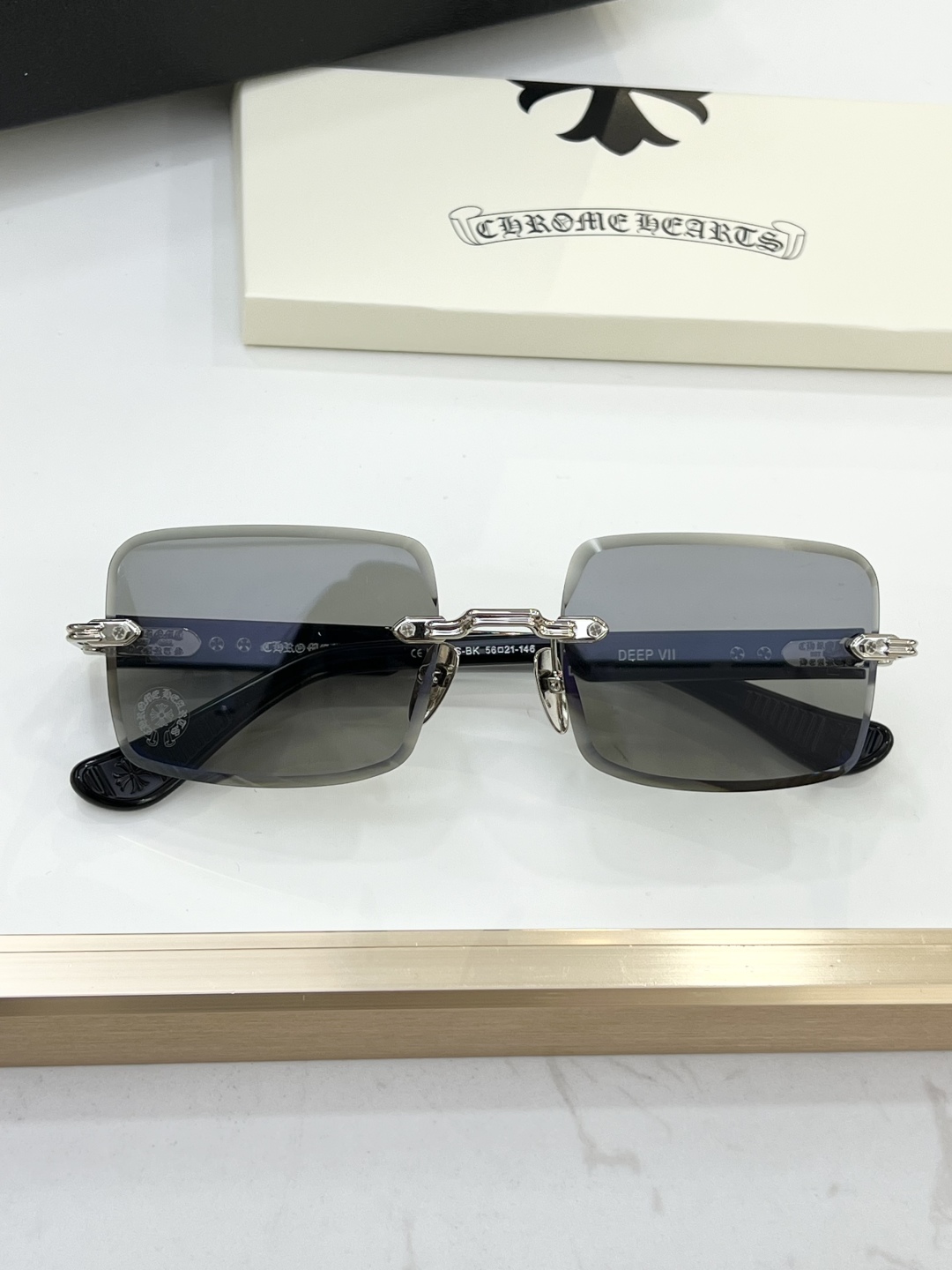 
Chrome Heart*
Mod ：DEEP VII
Size：56口21-146🐺
