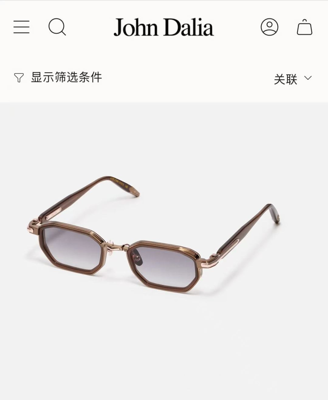 💯JOHN Dalia 限量发售AXEL胶架款 矩形中性镜框，巧妙地将贵金属结构与黄金金属饰面融合在一起，呈现出精致的材