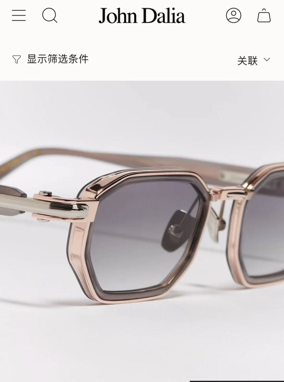 💯JOHN Dalia 限量发售AXEL胶架款 矩形中性镜框，巧妙地将贵金属结构与黄金金属饰面融合在一起，呈现出精致的材