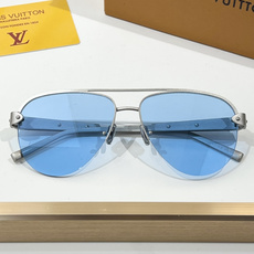 💯Louis Vuitton飞行员框墨镜,自带的轻奢质感,把松弛氛围感焊在脸上。 利落金属线条,渐变镜片藏着层次,不刻意 💯Louis Vuitton飞行员框墨镜,自带的轻奢质感,把松弛氛围感焊在脸上。 利落金属线条,渐变镜片藏着层次,不刻意