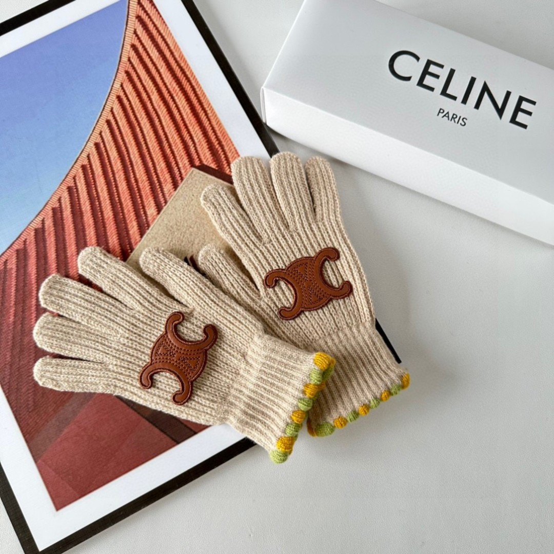 配包装Celine（赛琳）新品手套，时尚手套，秋冬必备，经典简洁💕上手超舒适柔软、百搭！