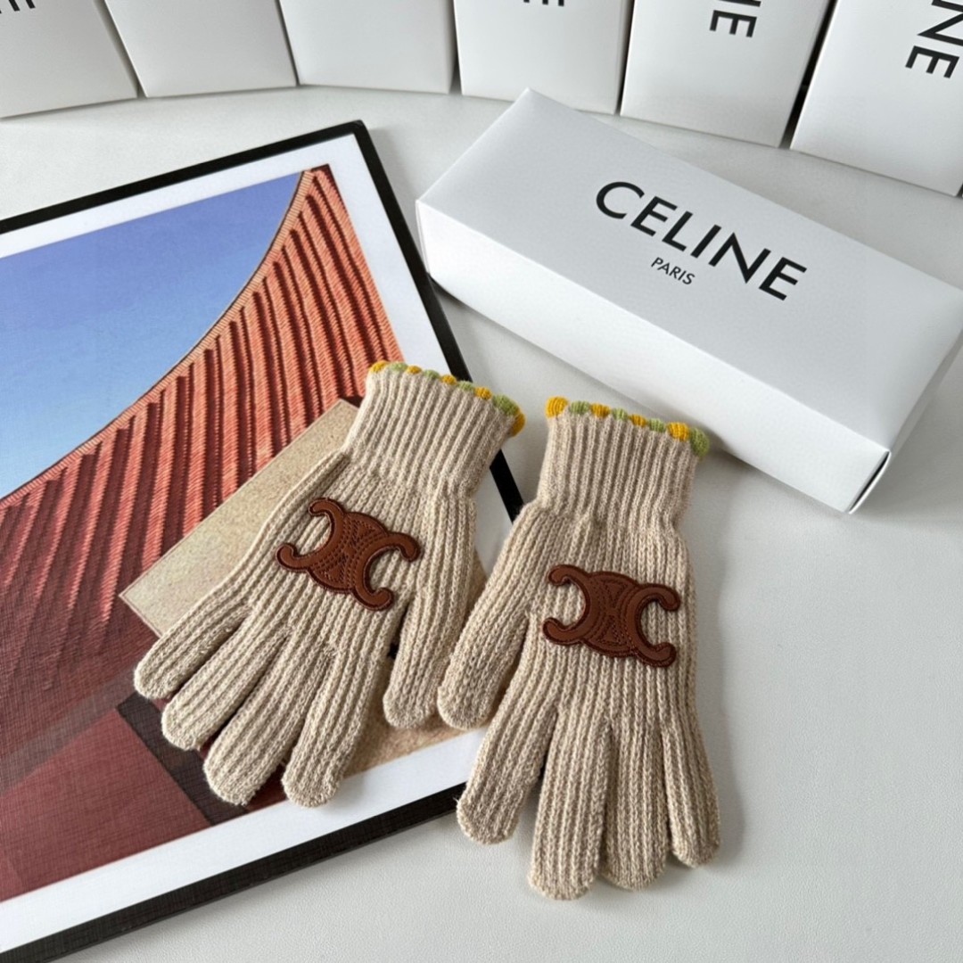 配包装Celine（赛琳）新品手套，时尚手套，秋冬必备，经典简洁💕上手超舒适柔软、百搭！