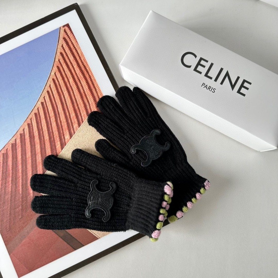 配包装Celine（赛琳）新品手套，时尚手套，秋冬必备，经典简洁💕上手超舒适柔软、百搭！